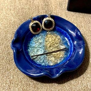 ❤️5/$15 earrings, or $5 each. Vintage style red